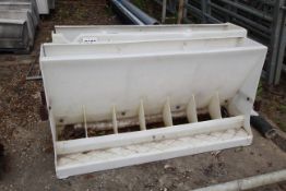 2x pig feeders.