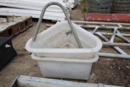 2x corner troughs.