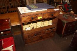 A quantity of Mah Jong pieces in inlaid travellin