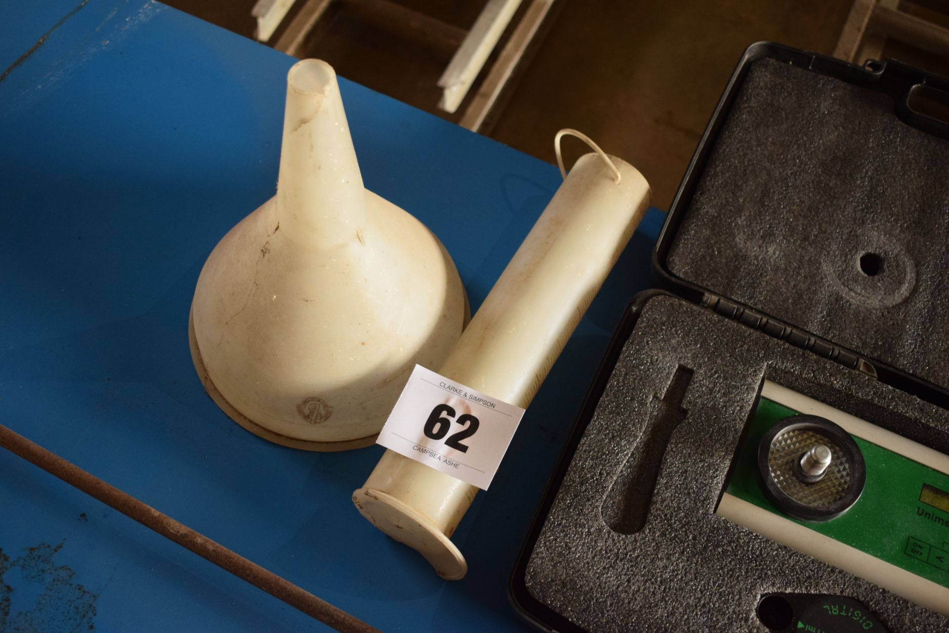 Hectarelitre measure, Uni Meter digital moisture meter and grain sampling probe. - Image 3 of 5