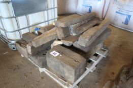 Pallet containing large quantity of jacking blocks