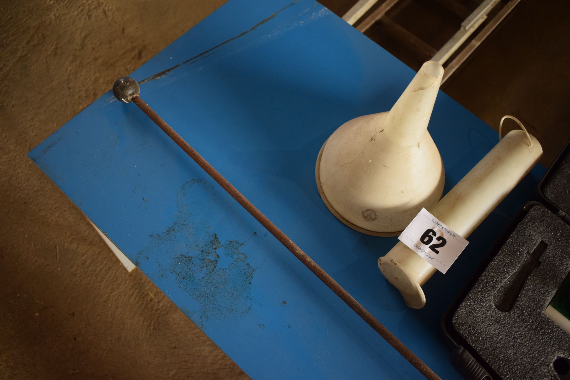 Hectarelitre measure, Uni Meter digital moisture meter and grain sampling probe. - Image 4 of 5