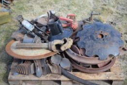 Pallet of various wearing metal, discs, and scrap