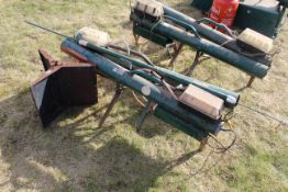 2x Tomahawk gas guns.