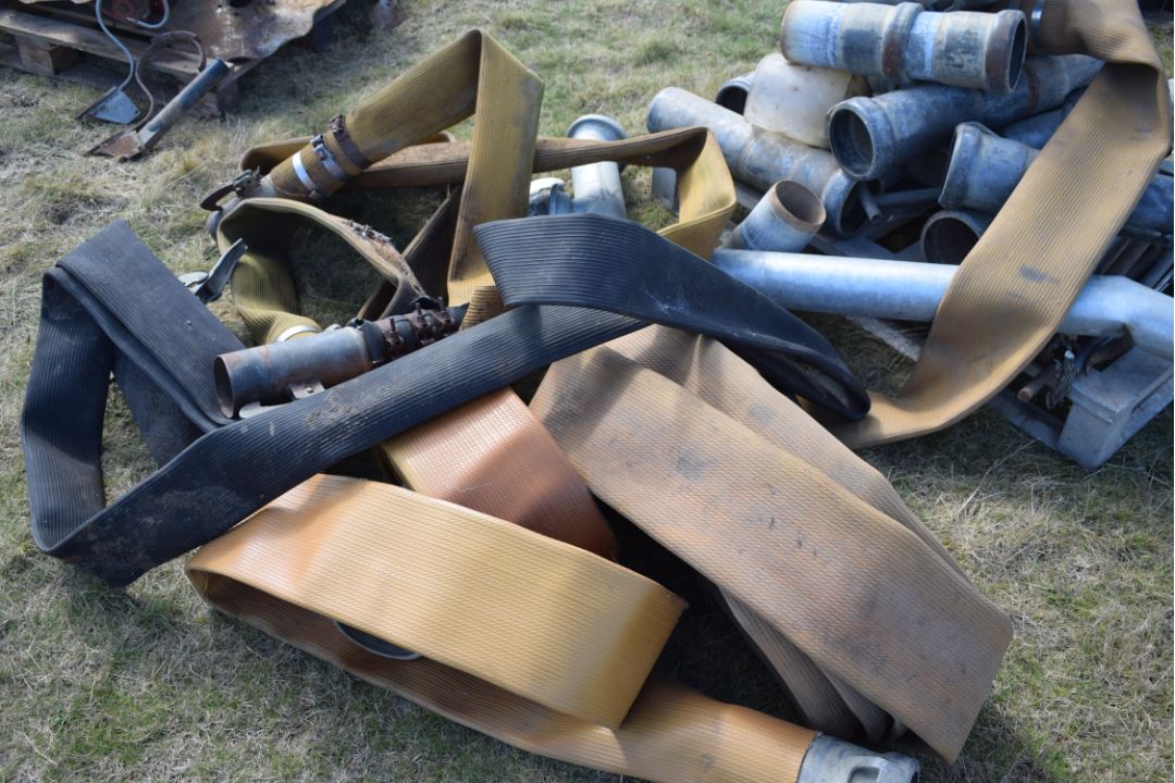 Stillage and pallet containing irrigation fittings - Image 2 of 4