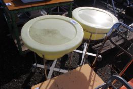 2x wheeled bowls with lids. V