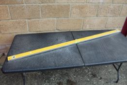 2m Aluminium level. V