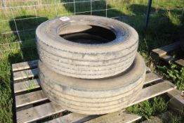 Hankook AH11 205/75R17.5 tyre and Hankook AH11 9.5R17.5 tyre.