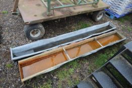 2x feed troughs.
