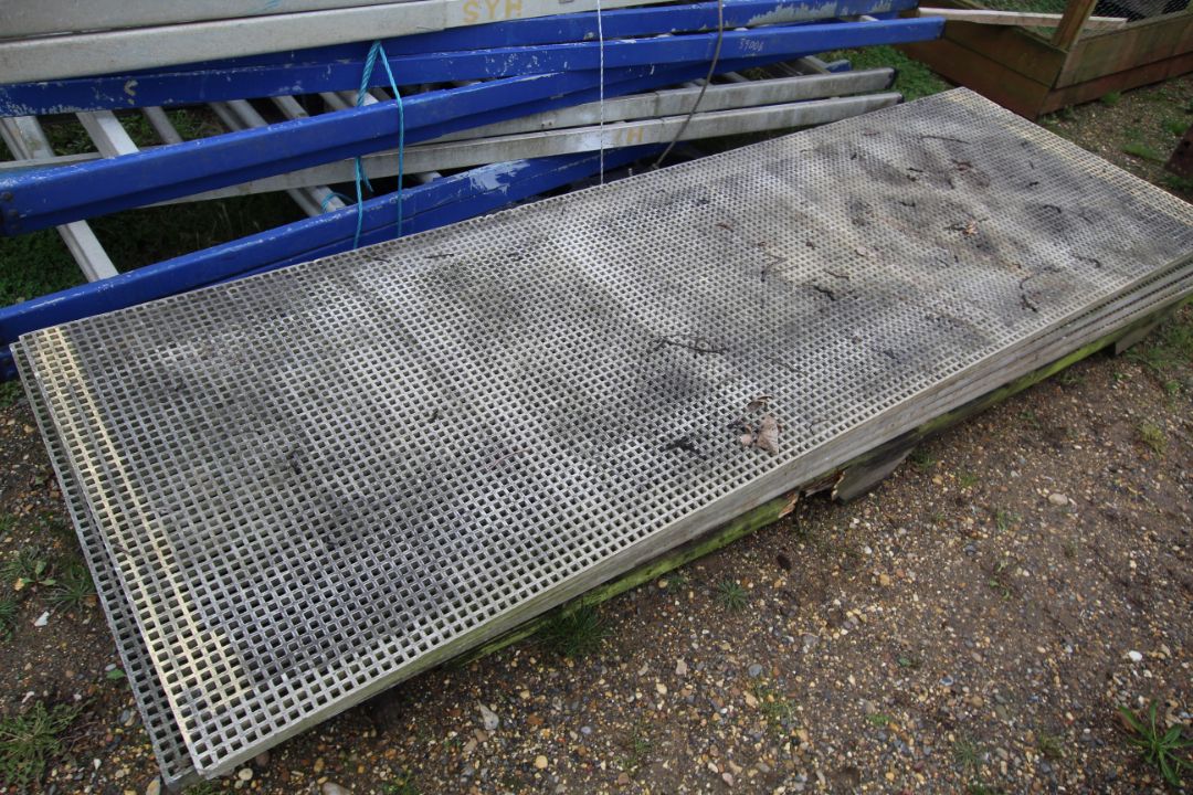 4x 11ft 8 8ft dura composite fibreglass mesh walking boards.