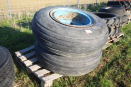 Pair of trailer wheels and tyres. V