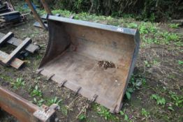 General purpose bucket. Euro 8 brackets. Owned from new and for sale due to sale of farm. V