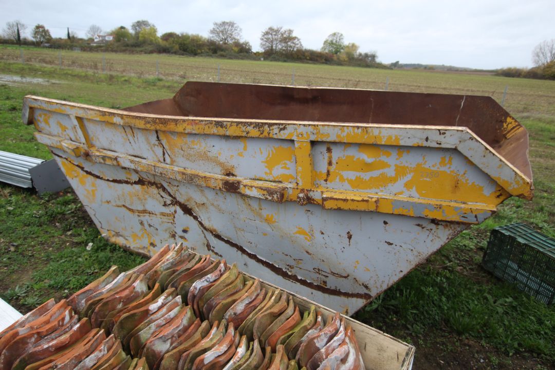 Skip. V - Image 1 of 8