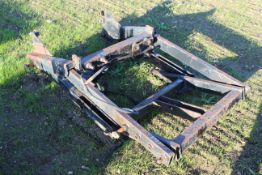 Hydraulic up and over drill linkage. V