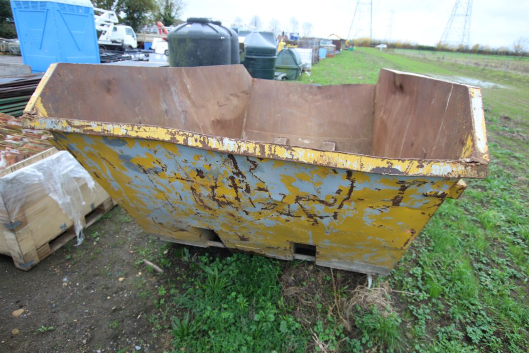Skip. V - Image 2 of 8