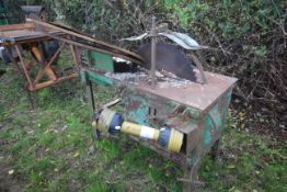Huxtable PTO saw bench. With spare blade. For sale due to sale of property.