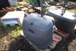 1,600KG front linkage weight block. V