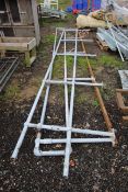 Quantity of hand rails. V