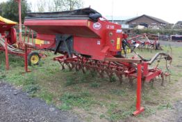 Vicon LZ505 4m piggy back drill. Fitted with three row Weaving sprung tine coulter bar. No Control