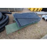 Quantity of plastic slats. V