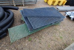 Quantity of plastic slats. V