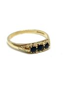 Victorian-style sapphire three stone ring 9ct gold, overall weight 1.