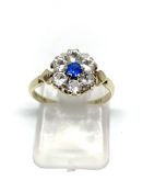 Blue and white stone cluster ring 9ct gold, overall weight 1.