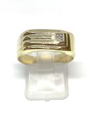 Diamond set signet ring 9ct gold, overall weight 2.