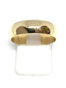 9ct yellow gold band 5.75mm, weight 3.