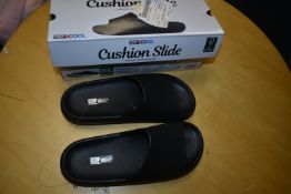 *32 Degrees Cool Size: XL Black Cushion Sliders (preworn)