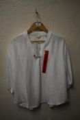*Weatherproof Vintage Size: M White V-Neck Top