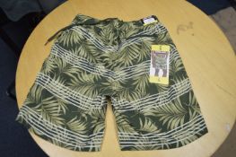*Kirkland Signature Men’s Green Camo Shorts Size: S
