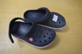 Crocs Size: 2 (preworn)