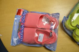32 Degrees Cools Youth’s Pink Cushion Slides Size: M