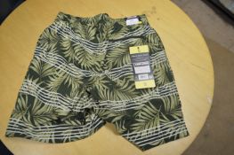 *Kirkland Signature Men’s Green Camo Shorts Size: S