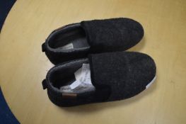 *Dearfoams Men’s Slippers Size: M