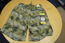 *Kirkland Signature Men’s Green Camo Shorts Size: S