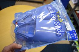 32 Degrees Cools Youth’s Blue Cushion Slides Size: L