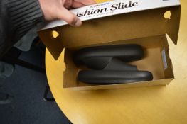 *32 Degrees Cool Black Cushion Slide Sliders Size: S