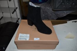 *Osprey Women’s Black Suede Ankle Boots Size: 6