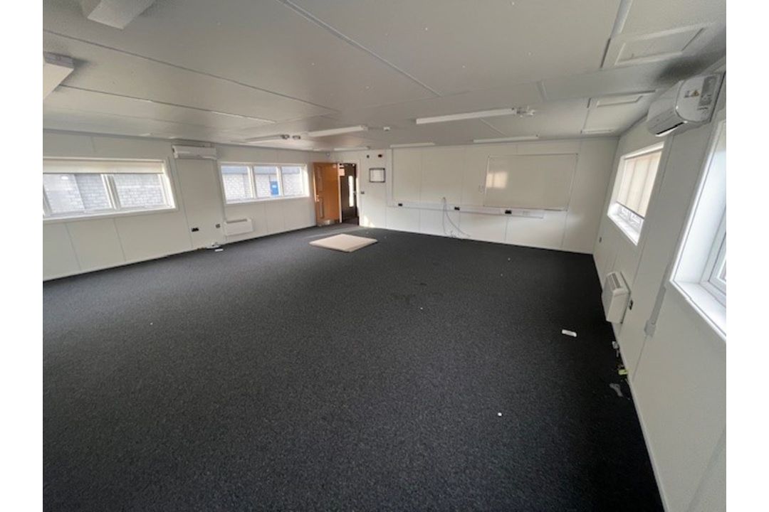 *Five Section Modular Building 19m x 8m - Features 4 Air Con Units, Electric Heating, Steel Security - Image 10 of 13