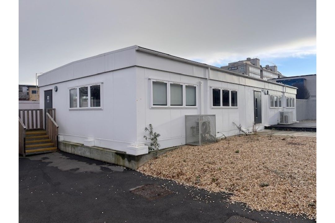 *Five Section Modular Building 19m x 8m - Features 4 Air Con Units, Electric Heating, Steel Security - Image 4 of 13