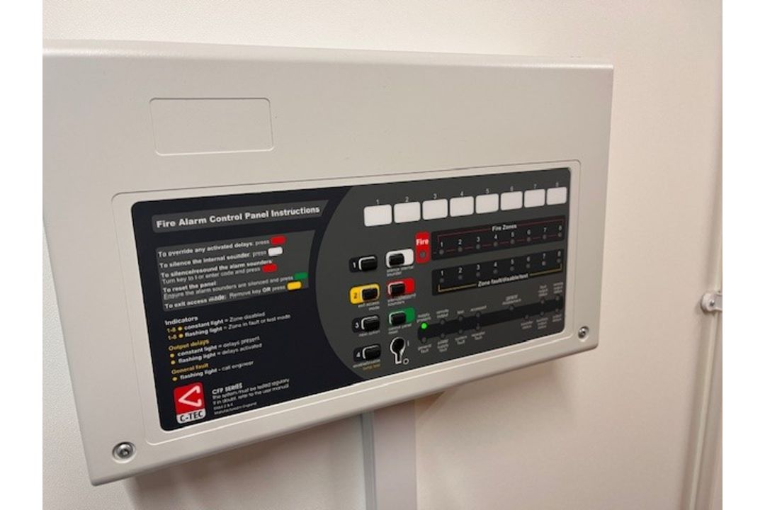 *Five Section Modular Building 19m x 8m - Features 4 Air Con Units, Electric Heating, Steel Security - Image 7 of 13
