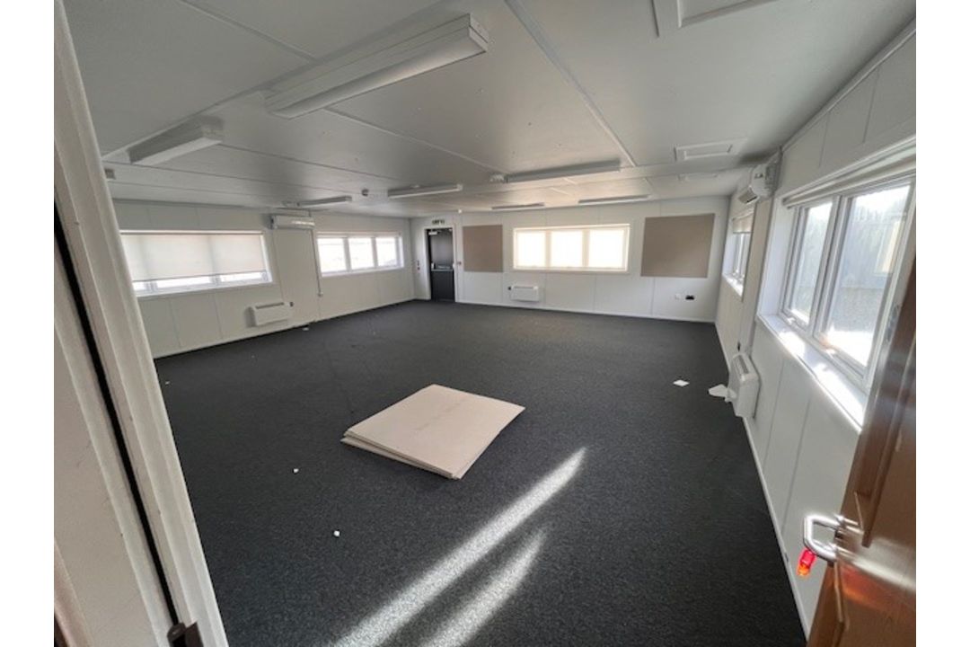 *Five Section Modular Building 19m x 8m - Features 4 Air Con Units, Electric Heating, Steel Security - Image 8 of 13