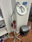 *Beauticians Magnifying Ring Lamp