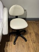 *Beauticians Gas-Lift Chair