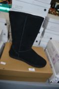 Lady's Black Fur Lined Fashion Boots Size: 7