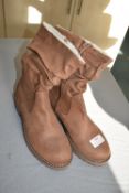 Pair of Lady's Boots Size: 7