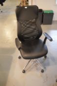 *Faux Leather Executive Office Chair with Mesh Back