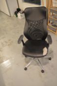 *Faux Leather Executive Office Swivel Chair with Mesh Back